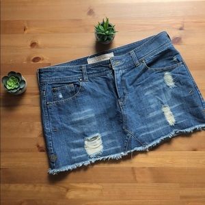 Lagaci Sport • vintage jean skirt